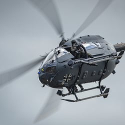 Dynamische Vorführung Bundeswehr – Fallschirmjäger