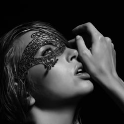 Fotograf: Knut Wörner Hair&MakeUp: Anna Tsoulcha