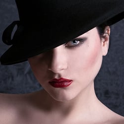 red lips | Model: Martina | Make-Up: Alexandra Assmann | Photographer: Andreas Bübl
