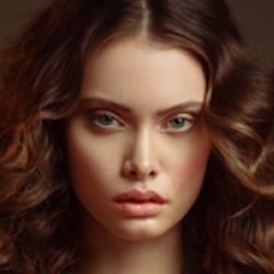 Carina Musitowski – Make-up Artistin / Stylistin