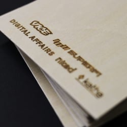 Einladungen-aus-Holz-1-1215×810