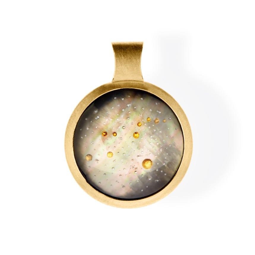 „Zodiac“ Halsschmuck Sternzeichen, 750/-Gelbgold, Bergkristall, Tahitiperlmutt