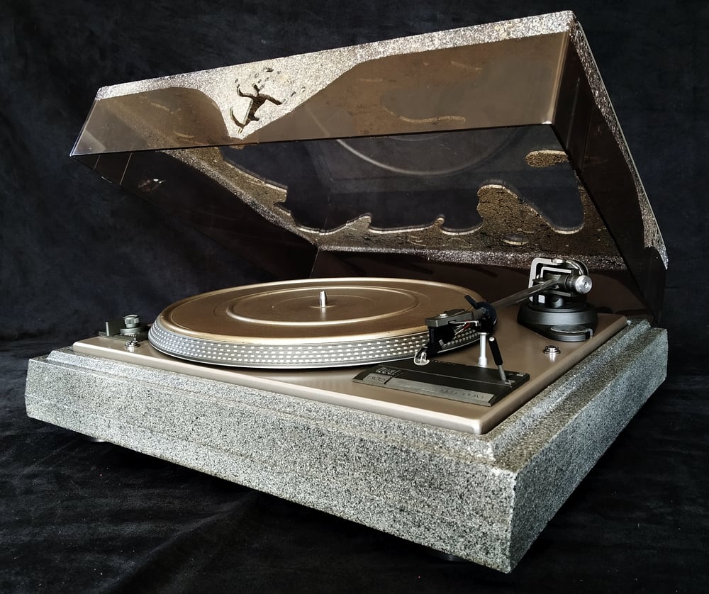 Turntable / Plattenspieler ‚The dancing Gost of the Sea‘