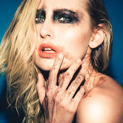 Photographer: KLOSE Photo – Model: Diana Strazd – Makeup/Hairstyling: Julia Mallm