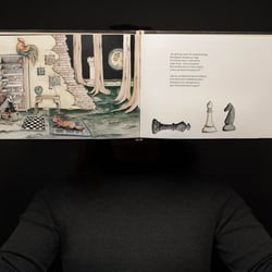Text: Leif Hollm; Illustration, Editorial Design, Bindung: Charlotte Ottemeyer