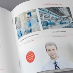 Printdesign Gestaltung diverser Printprodukte sowie einer hochwertigen und umfangreichen Imagebroschüre für die Unterstützung v