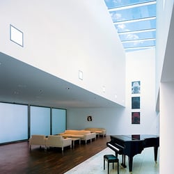 Interior 03