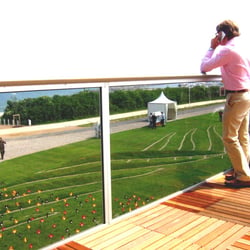 Blick von der Terrasse auf Skluptur und Ostsee