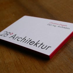 28 Grad Architektur Logodetail Prägung