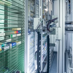 robotisches Regalsystem für eine Apotheke
