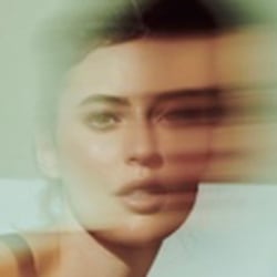 https://maisonmusitowski.com/maya-hardenbecker/#