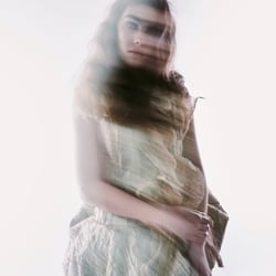 hotography and Reouch: Tavinho Costa Make-up Artistin: Marleen Riemen Styling und Produktion: Carina Musitowski