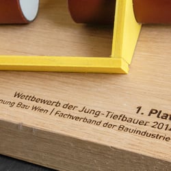aussergewoehnlicher-Pokal-1214×810
