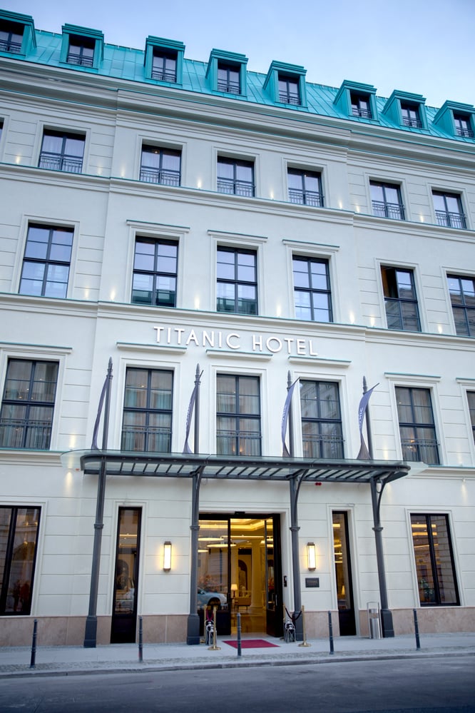 Logo auf Fassade