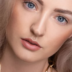 Make-up Artist Kirsten Franz (30)