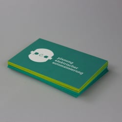Die Vorderseite der Visitenkarten, mit farbigem Blattschnitt.