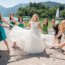Braut mit Freundinnen