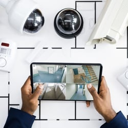 Blockalarm Erfahrungen: Drahtlose vs. kabelgebundene Alarmsysteme — Vor- und Nachteile im Vergleich