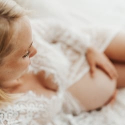 Babybauchshooting im Studio