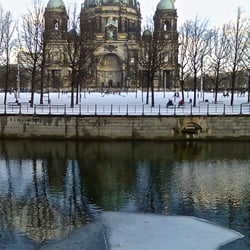Winter am Berliner Dom