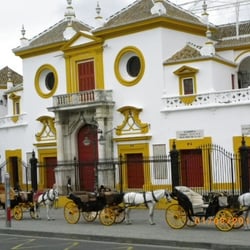 vor der Stierkampfarena, Sevilla