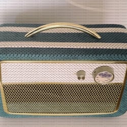 Radiohandtasche, UKW-Solar-Radio, ursprünglich ein Akkord U62