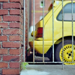 Hinter Gittern