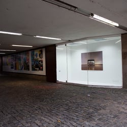 OHNE TITEL (Aquarium) 2020, digitaler Fine Art Print auf Singleweight Papier, 160 × 110 cm, Installationsansicht