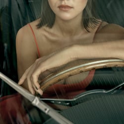Muriel Dang in einem Jaguar E-Type