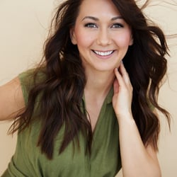 Natürliches Headshot für Commercial-Models mit authentischer Ausstrahlung für Lifestyle-, Gesundheits- und Werbekampagnen