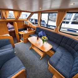 Charteryacht – Innenansicht des Salons