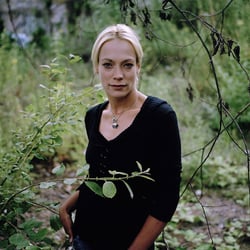 mona, 2011