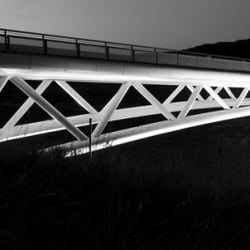 Bruecke schwarz-weiß