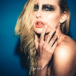 Photographer: KLOSE Photo – Model: Diana Strazd – Makeup/Hairstyling: Julia Mallm