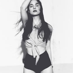 B&W