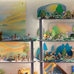 Wohltemperierte Ausleuchtung – Warenpräsentation von Holzspielzeug