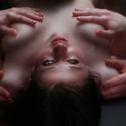 Nude on Floor – Akt Paar Fotografie – Ulm/Studio