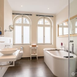 Badezimmer in historischem Gebäude