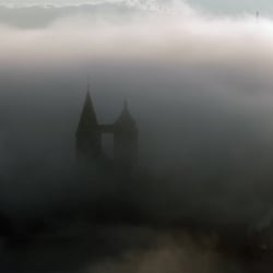 Nebelmorgen über der Stadt