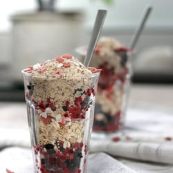 Schichtfrühstück • Haferflocken & Beeren