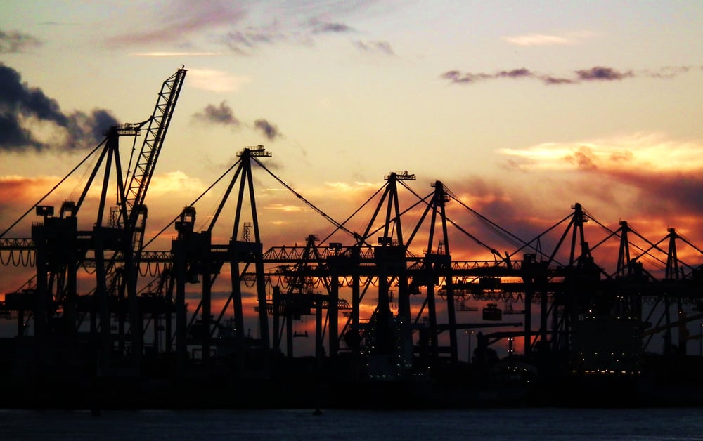 Hafen Hamburg am Abend