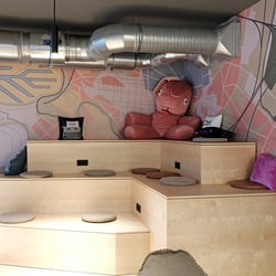 Wandbeklebung, moxy Hotel KA