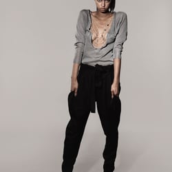 Diara-Oberteil: polynoir, Hose: Scylla und Charybdis, Schuhe: nine west