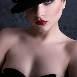 red lips | Model: Martina | Make-Up: Alexandra Assmann | Photographer: Andreas Bübl