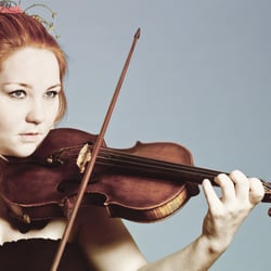 girl with violin
