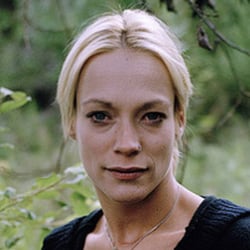 mona, 2011