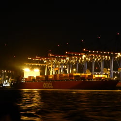 Hafen bei Nacht