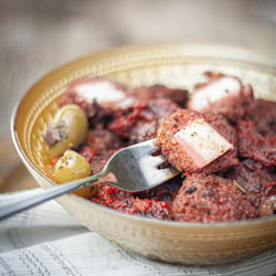 Vegane Meatballs mit veganem Schafskäse als Füllung