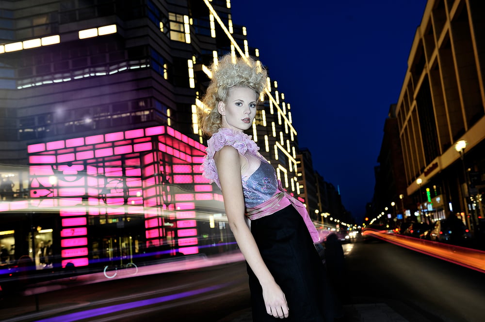 Mode: isago-couture; H&M: Volker Deckert; Model: Anne