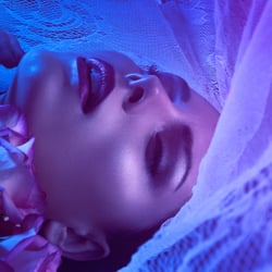 bloodflows  Photographer: Hart Worx / Hartmut Nörenberg  Hair & Make-Up: Lisa Bo  Grooming / Styling: von mir / Musitowski 